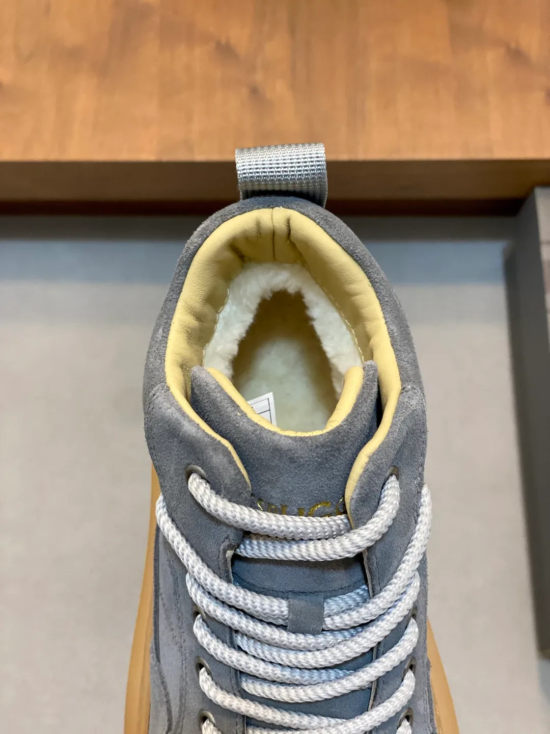 Men's shoes 💰740 UGG lace-up thick-soled sports shoes for men. Full of fashion, casual and versatile. The frosted upper is high-end without looking old-fashioned. The upper is waterproof and oil-proof, fashionable and easy to take care of. The lining is made of sheepskin. It is comfortable and warm. The upper foot is not bloated at all. Super fashionable Size: 39-44